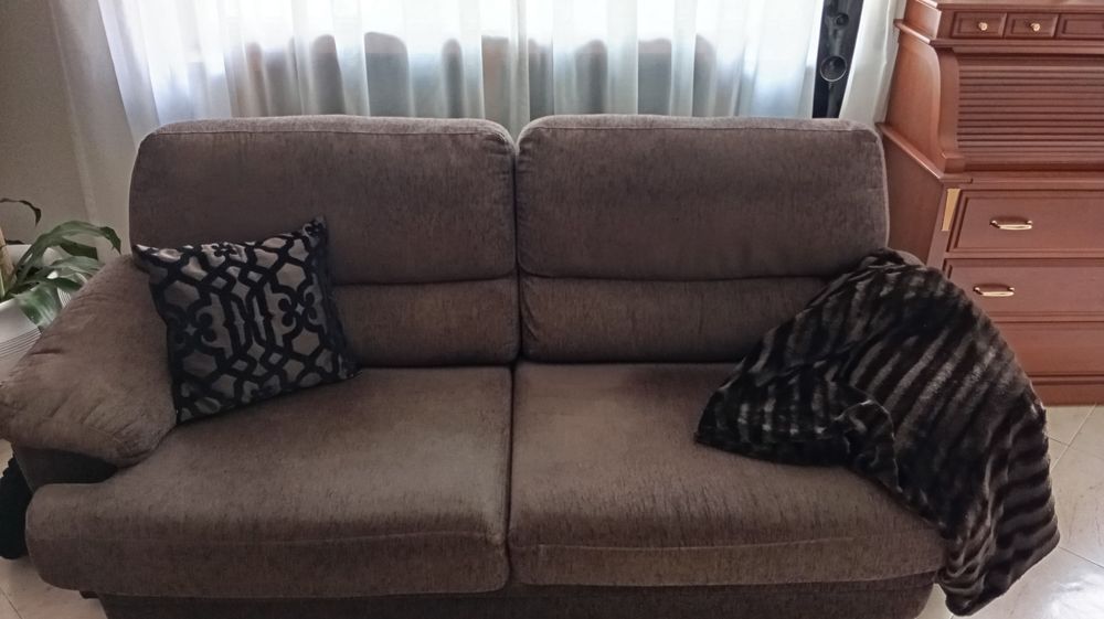 Sofá de 3 lugares castanho - Bom estado