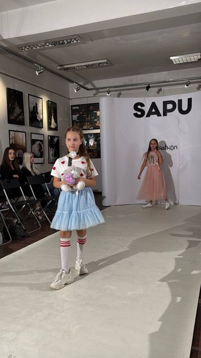 Spódniczka z tiule w niebieskie cehiny