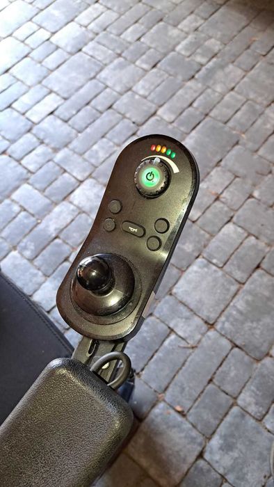 Elektryczny wózek inwalidzki Forest 3 marki Vermeiren