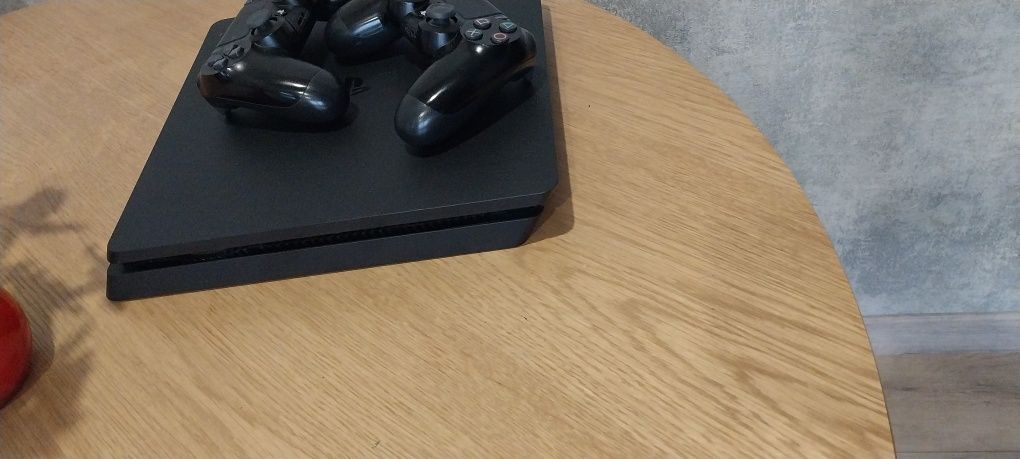 PS4 slim 1TB гарному стані