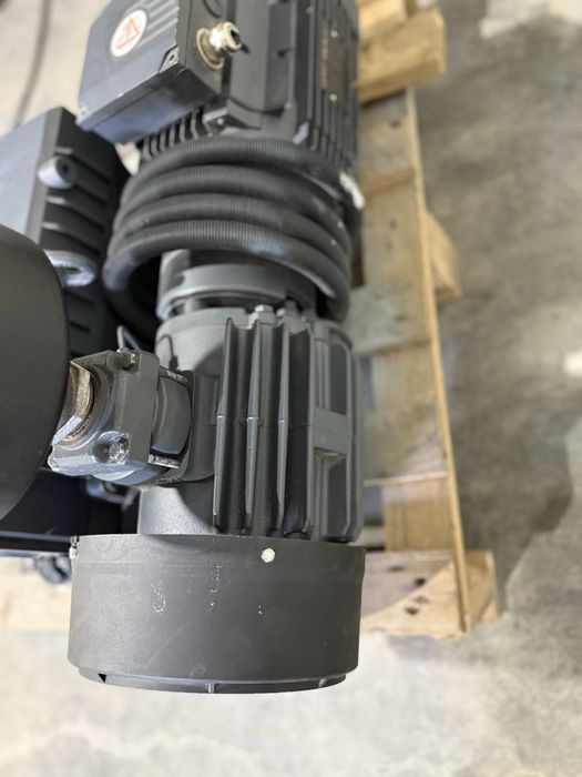 Вакуумний насос BUSCH RA100F