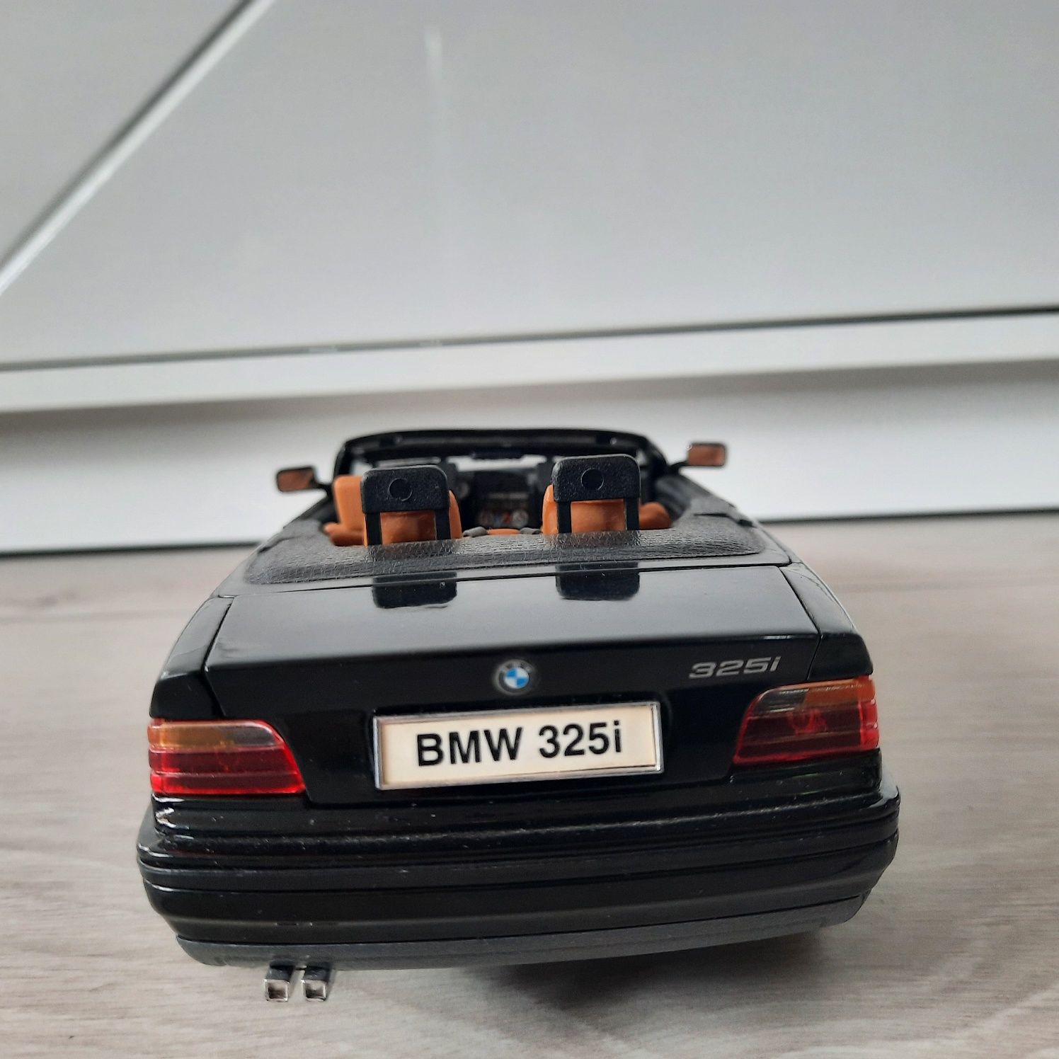 Auto Samochód Kolekcjonerski BMW 325i Convertible 1993 Maisto 1:18