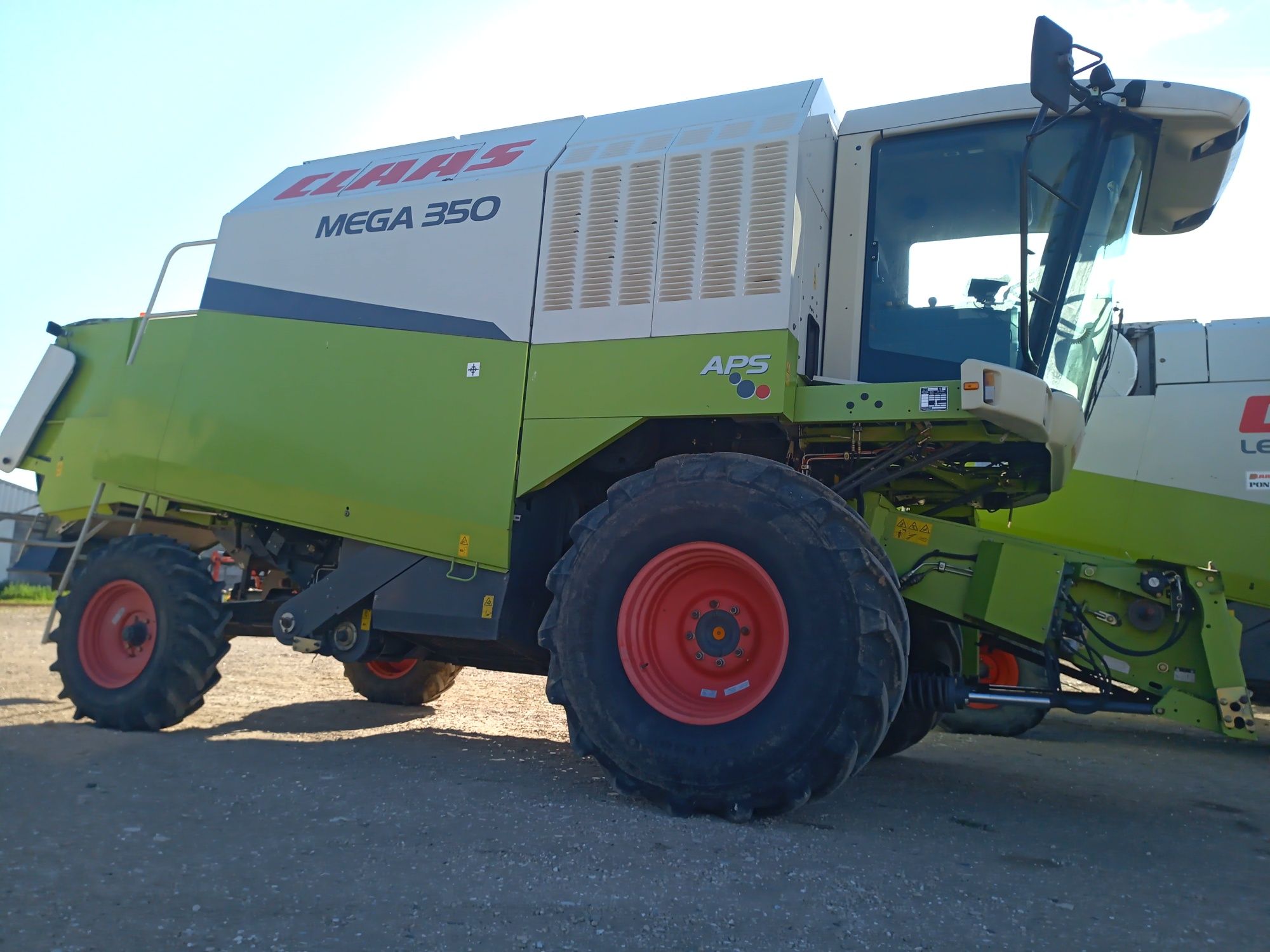 Claas mega 350 lexion 360