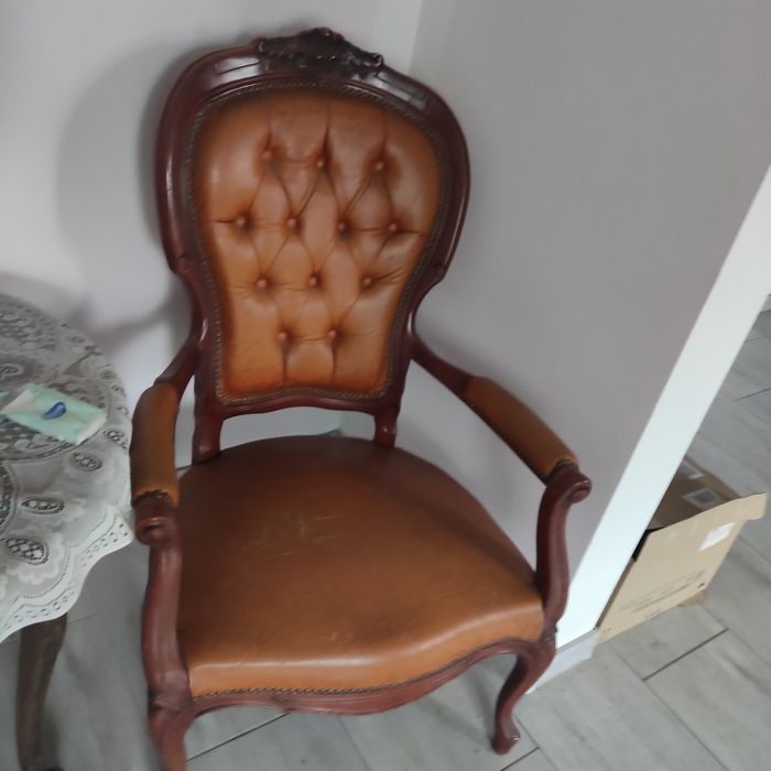 Sprzedam antyk fotel.