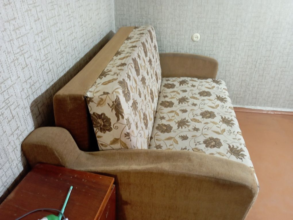 Продам диван,Б/У район Подолу,самовивіз,торг є