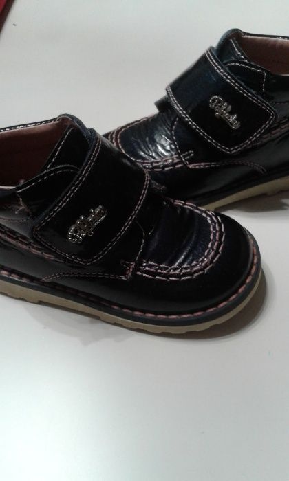 Vendo Botas/sapato 22 menina - Oferta portes envio