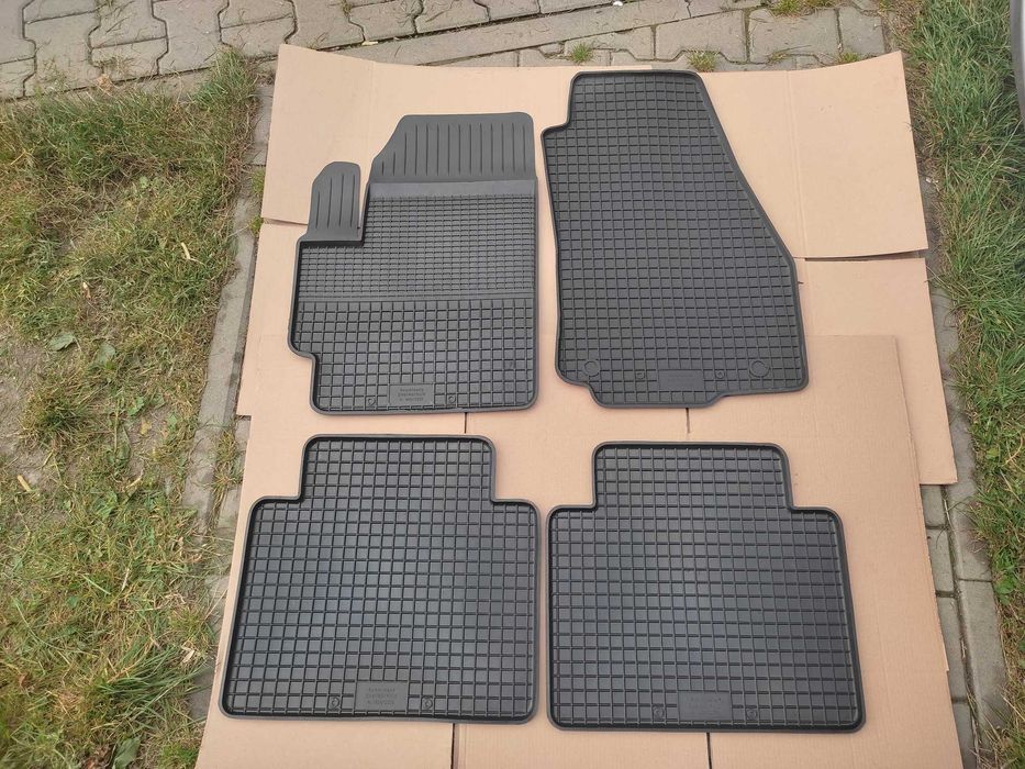 NOWE Dywaniki gumowe FORD C-MAX 03r-2010r dopasowane korytka korytko