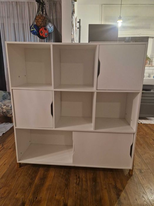 Biały regał marki Tchibo