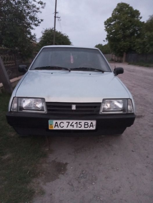 Продам авто на ходу тільки потрібно посварити по кузові