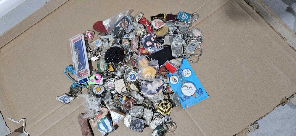 Conjunto de cerca de 120 porta-chaves