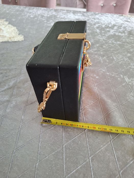 Torebka kuferek kredki