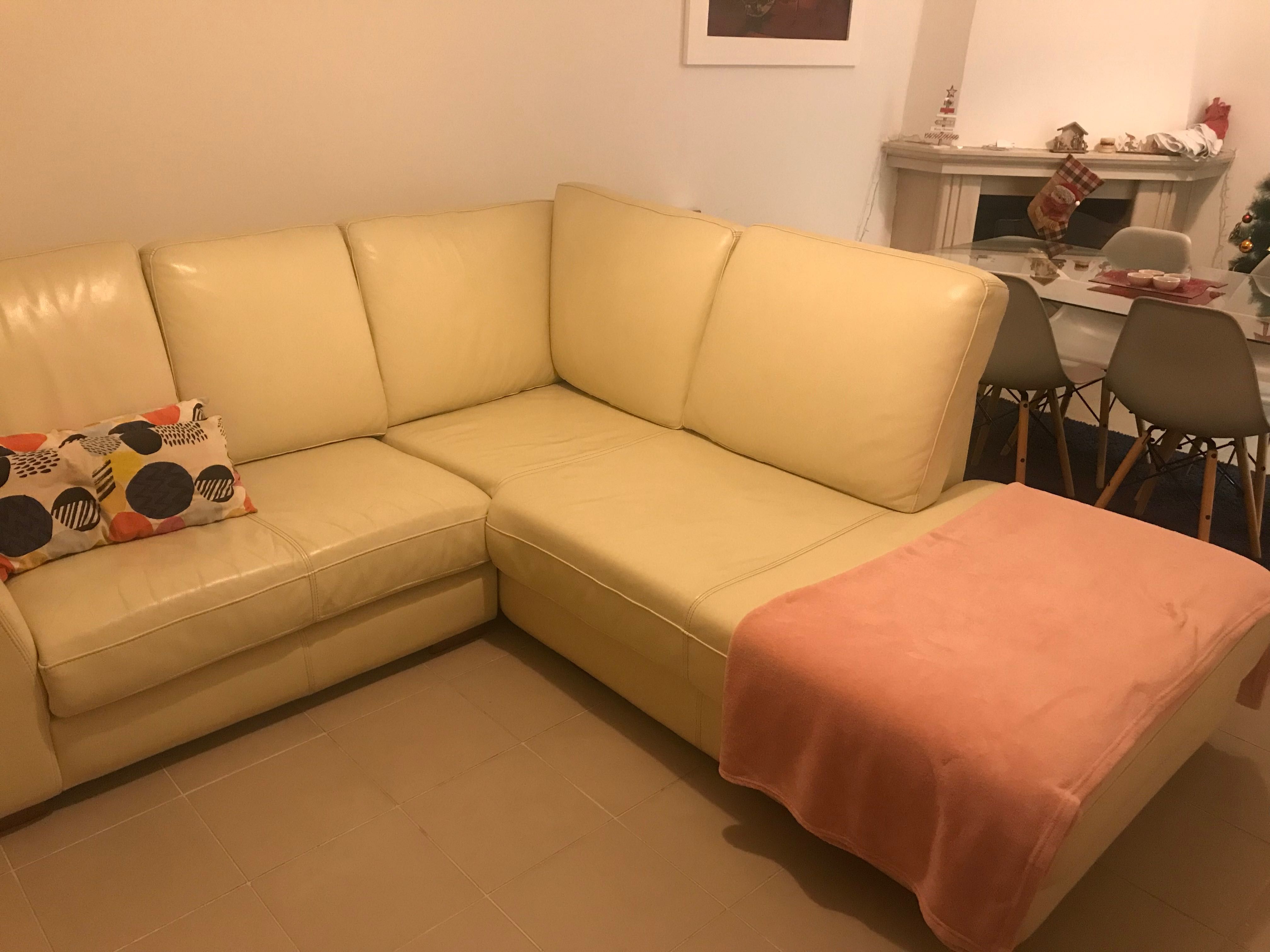 Sofá em pele com chaise