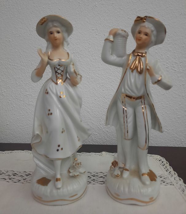 Par de estatuetas vintage em porcelana.