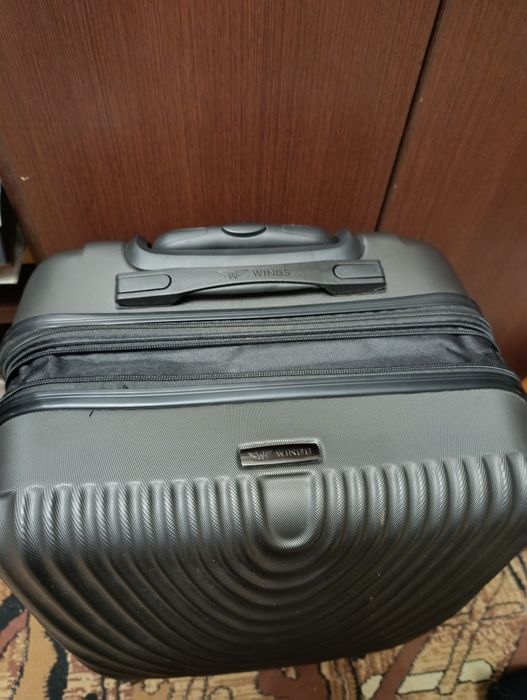 Чемодан на колесиках