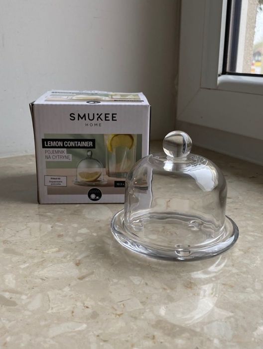 Szklany pojemnik na cytrynę