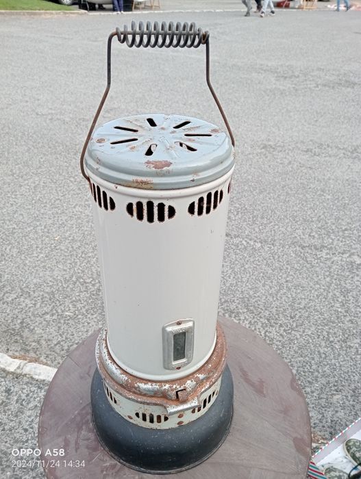 Aquecedor antigo a petróleo