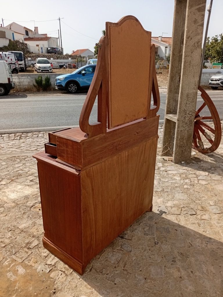 Cómoda com espelho