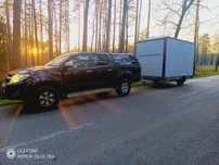 Toyota hilux + przyczepa kempingi/gastronomia
