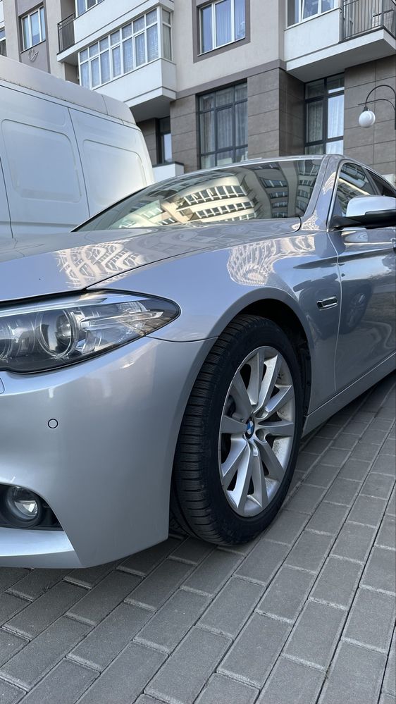 Авто BMW 528i 2015 рік