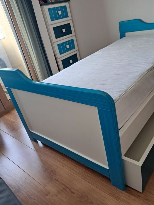Cama de criança + estrado + colchão 90x190 cm + gaveta para arrumação