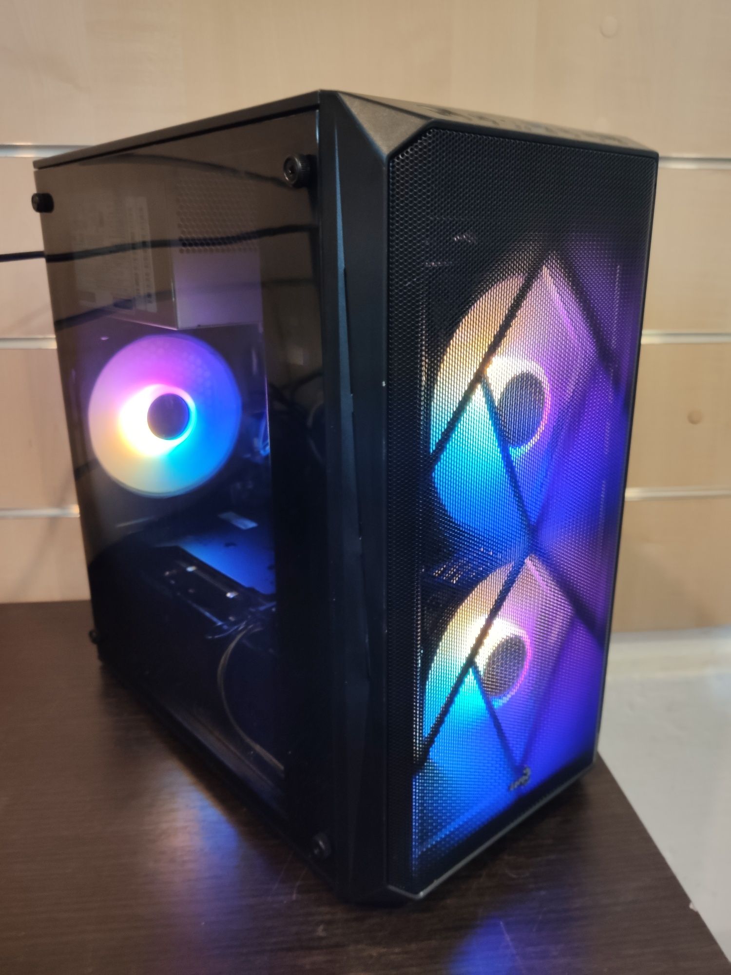 i7-13700, LED Komputer do gier,RTX 4060, 16 GB,SSD,Win 11 Pro