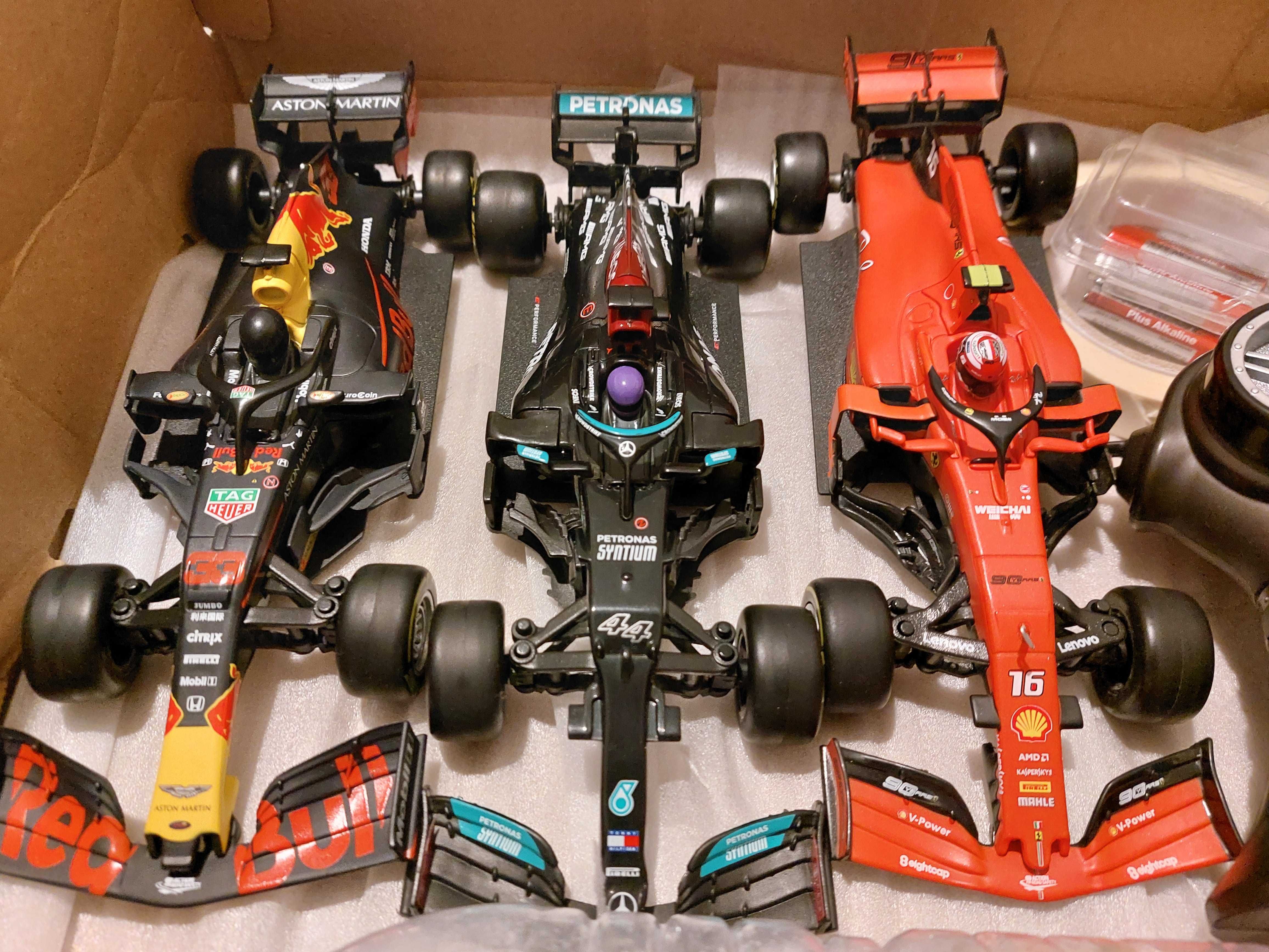 Kit de corrida com 3 carros de  F1 ultra detalhados RC