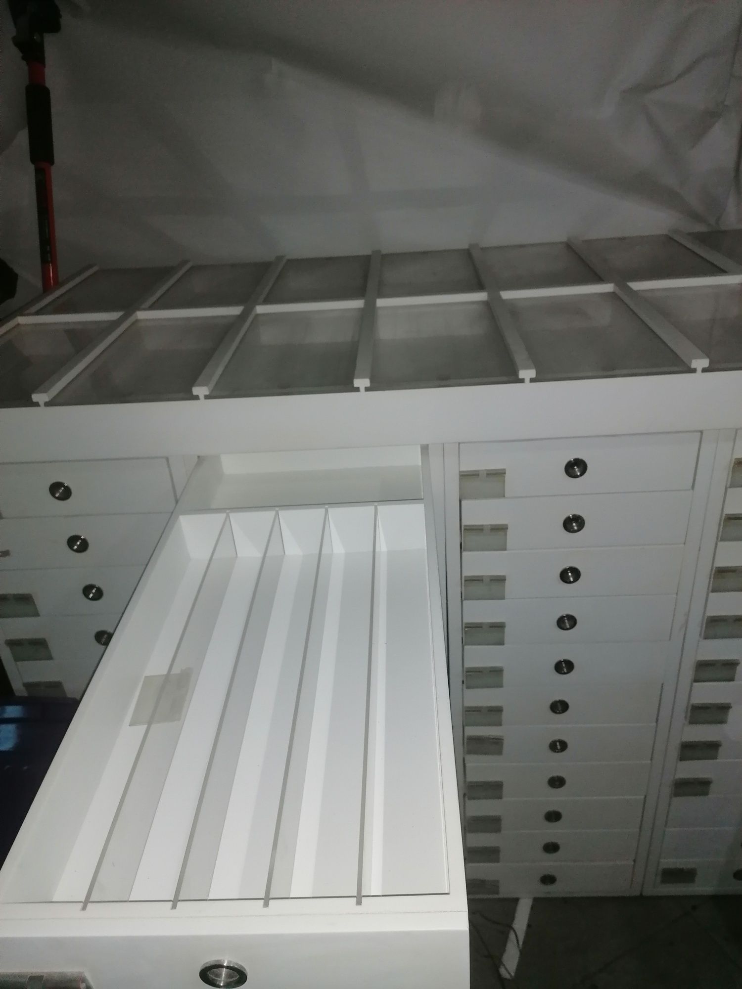 Movel para guardar e expor moedas