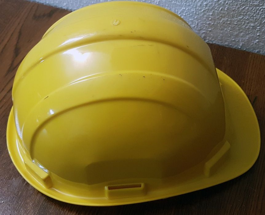 capacete amarelo - Tipo "obras"