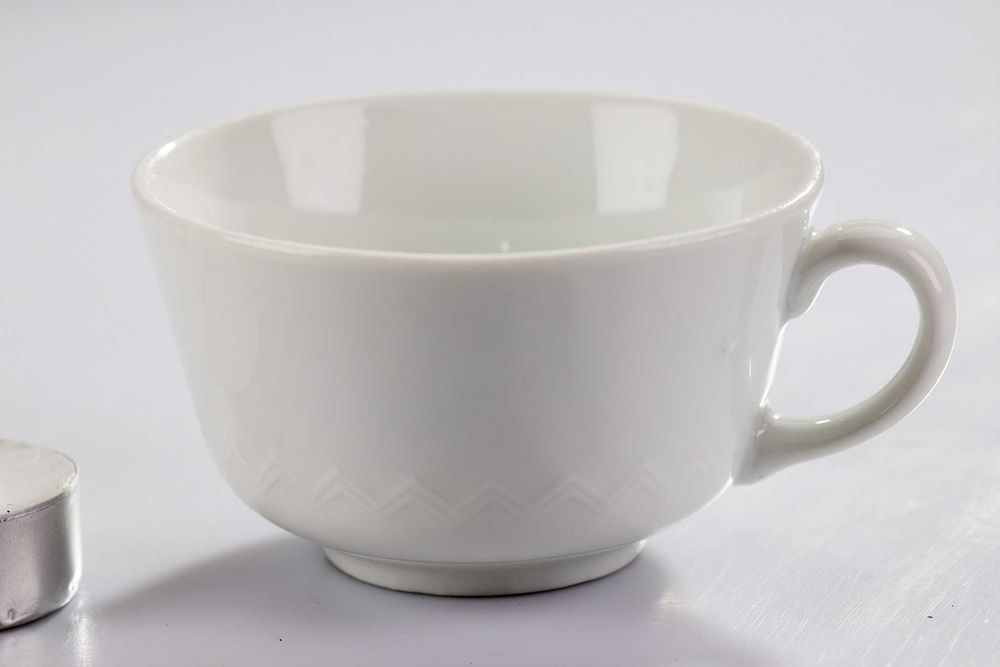 ceramika porcelana kubek filiżanka z uchem biała