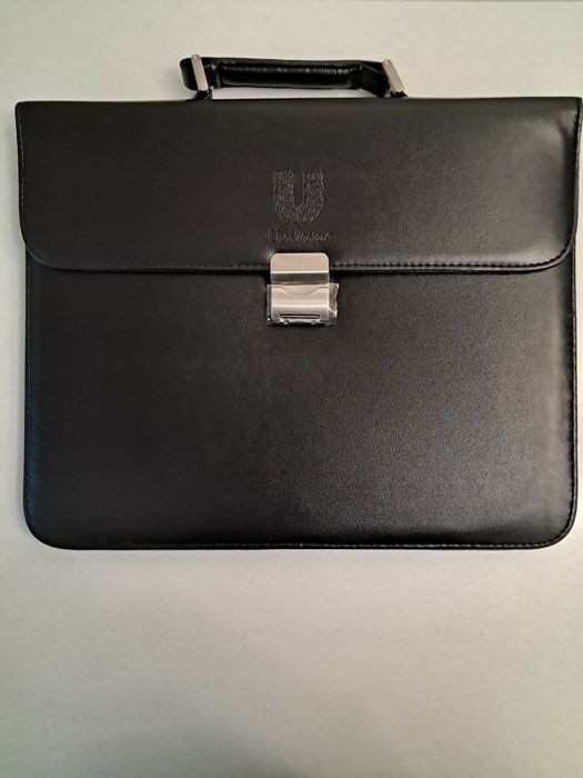 Продам портфель діловий з екошкіри.