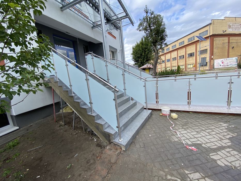 Balustrady ze stali nierdzewnej wraz z montażem wiaty zadaszenia