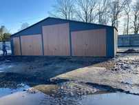 Garaż blaszany 11x6m z bramą uchylną i wiatką - Silverstal Garaże