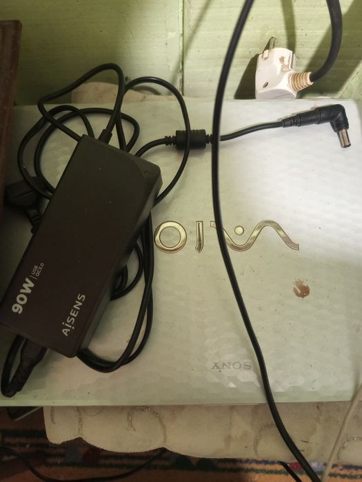 PS4 com 3 jogos e comando mais computador Sony waio