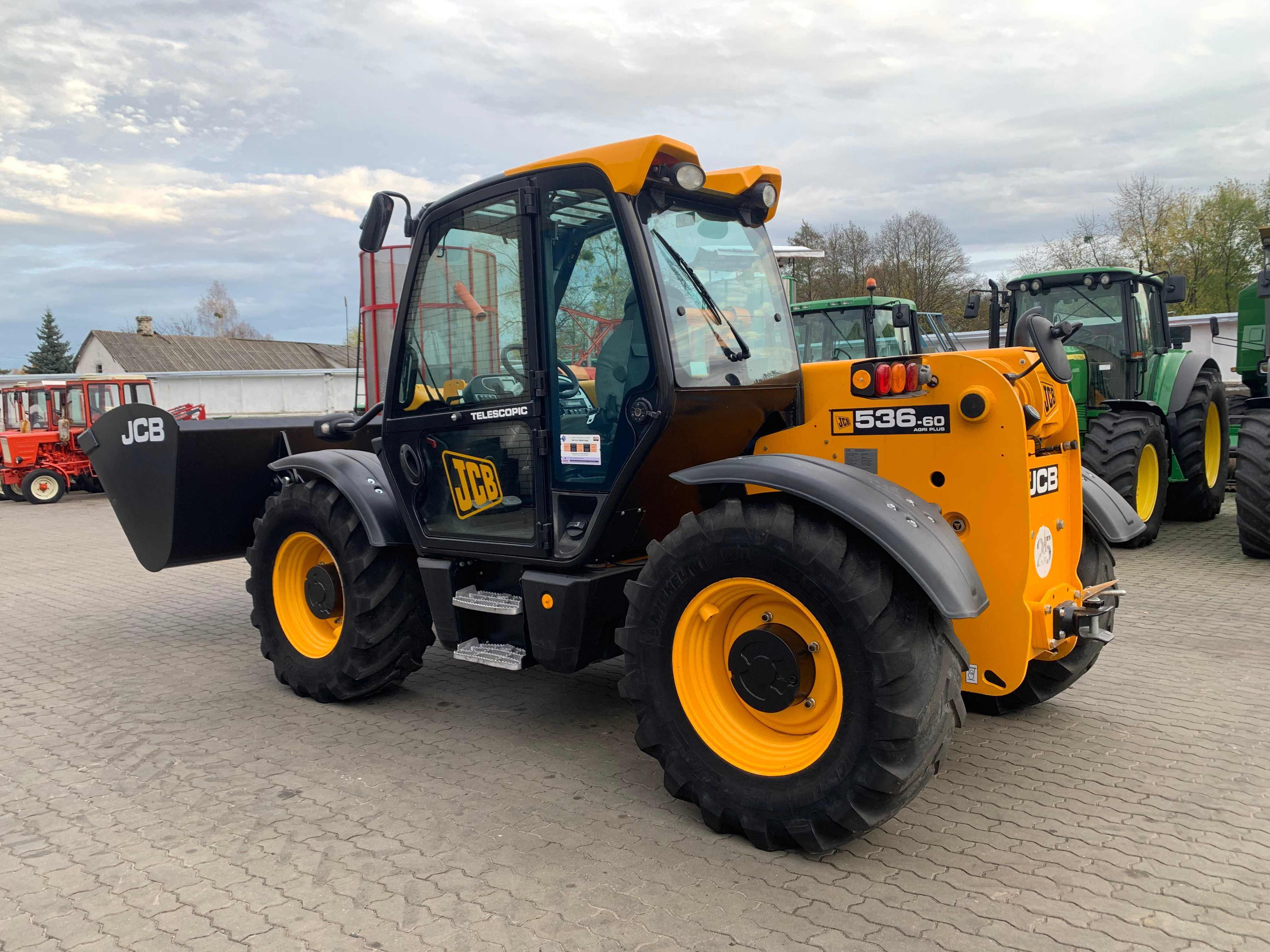 Телескопічний фронтальний навантажувач JCB 536-60