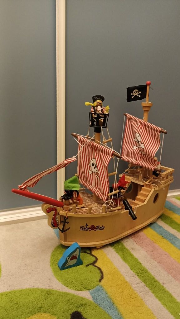 Drewniany statek piracki Play Tive Junior z armatą, piratami piraci