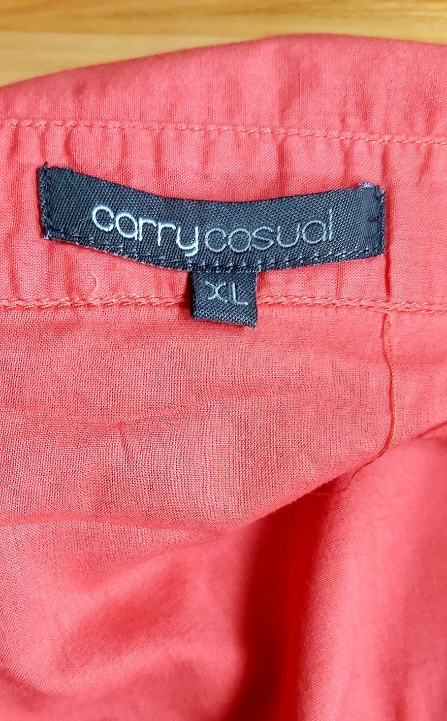 Koszula batystowa Carry używana czerwona roz.XL z paskiem