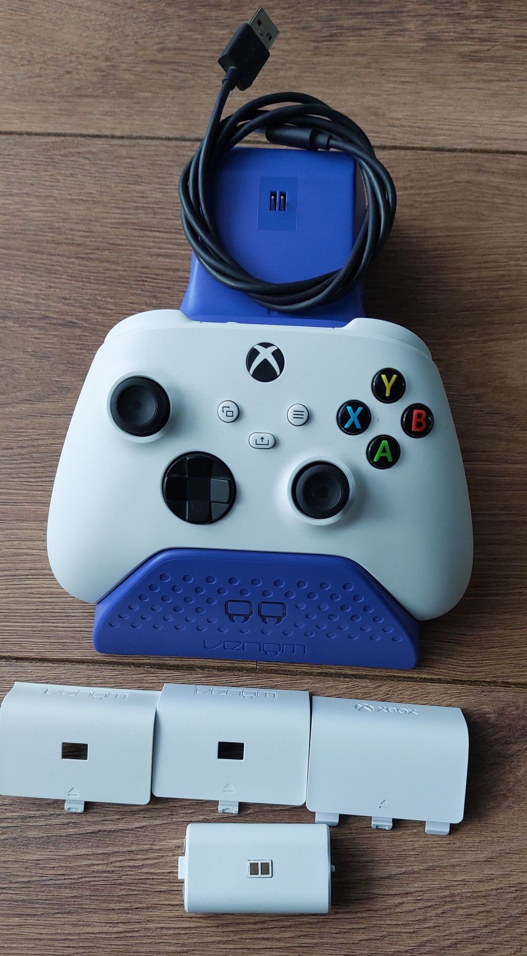 Kontroler, pad Xbox Series Robot gwarancja + ładowarka i dodatki