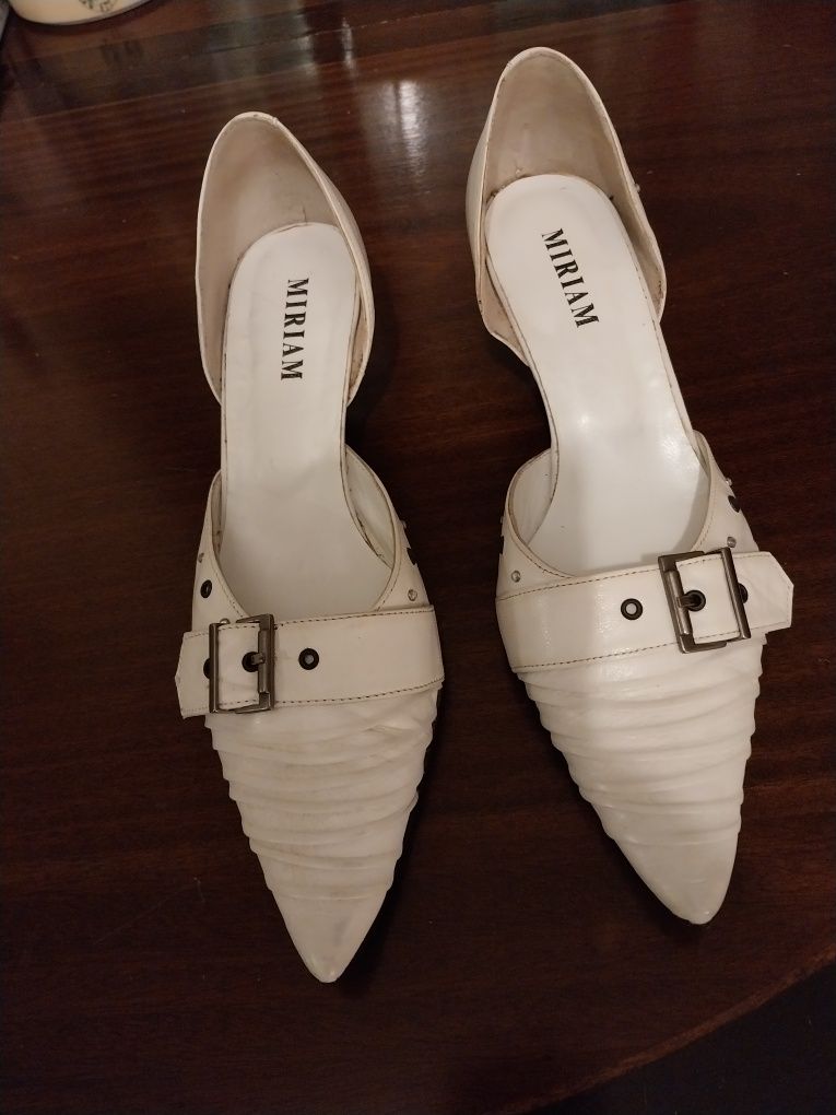 Sapatos com pouco uso nao estou a calçar saltos finos
