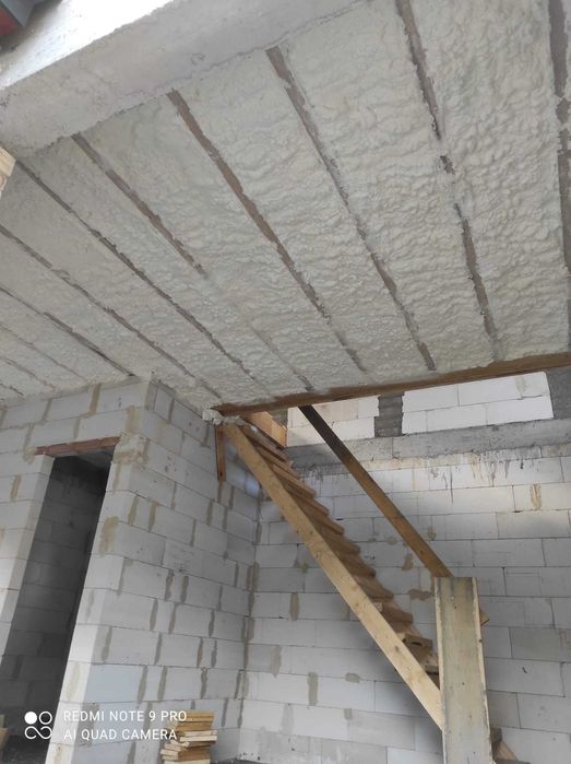 Piana Pur Ocieplenia poddaszy pianą poliuretanową Izolacje natryskowe.