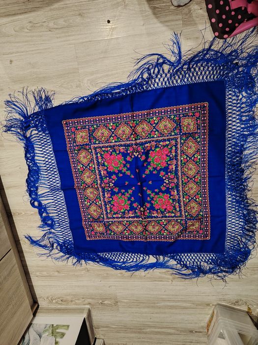 Sprzedam chustka nie szafir 100% wool