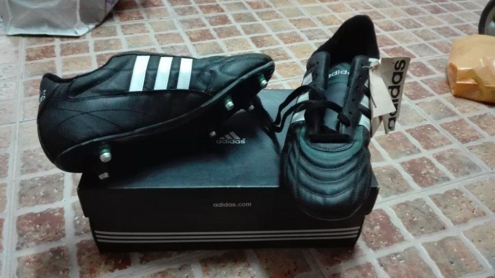 Botas futebol Adidas novas