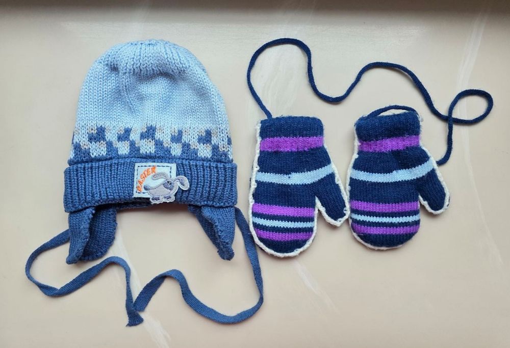 Шапочка і рукавички. +- на рочок. Б/в в гарному стані. 75 грн.