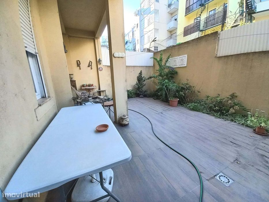 Apartamento T3 com terraço nas Avenidas Novas