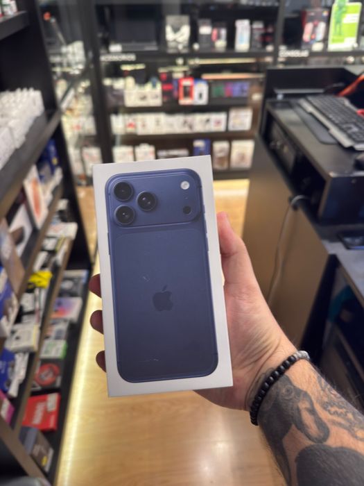 iPhone 17 pro max  blue