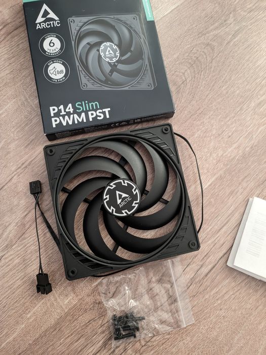 Кулер для корпуса Arctic P14 PWM PST Slim 140 mm. Black