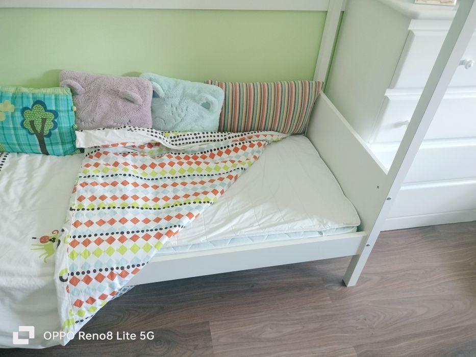 Cama de criança impecável