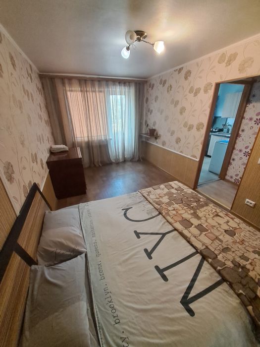 Квартира подобово. Ціна на фото 1300. Довгостроково НЕ МАЄ!