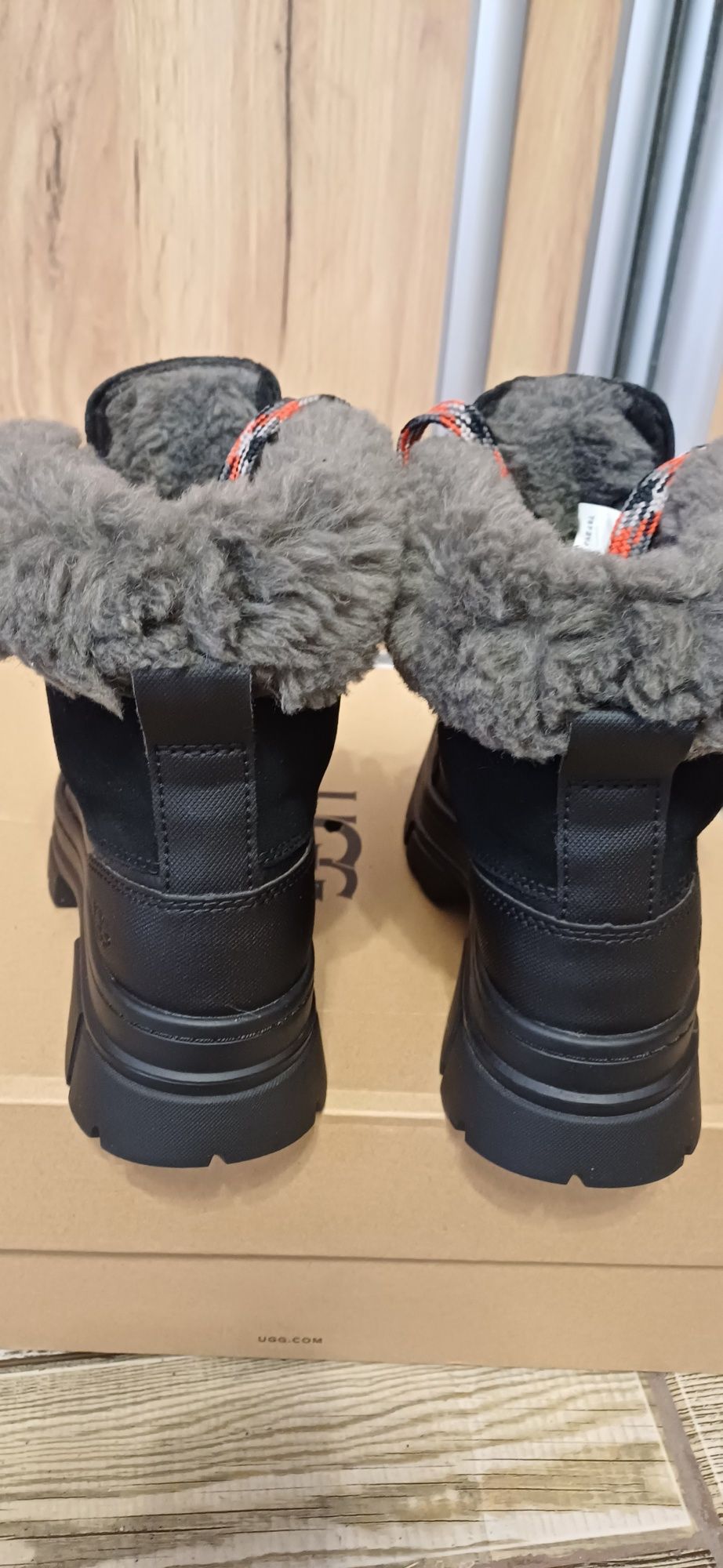 Ugg оригінал натуральні сапоги,ботинки.Терміново!