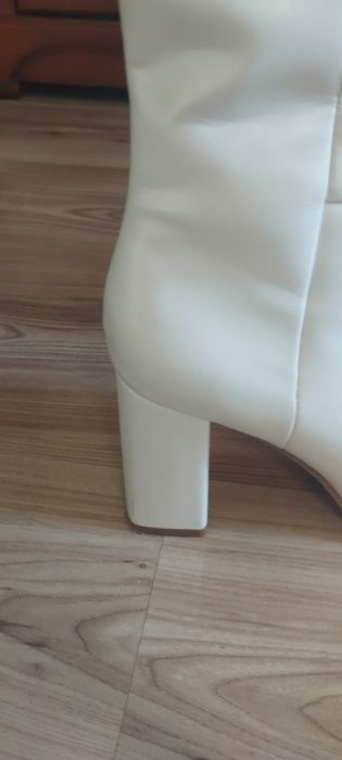 Kozaki do kolan firmy Stradivarius rozmiar 37