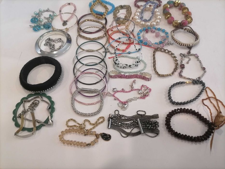 Lote de Bijuteria - 50 Pulseiras Artesanais